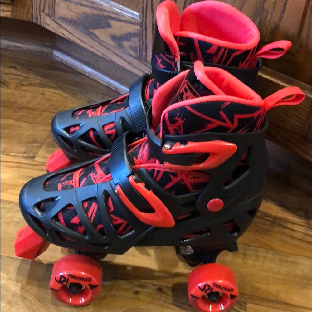 Adjustable size Roller Skates